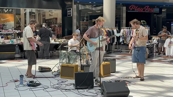 DogPaw playing for shoppers at the Provo Farmers Market